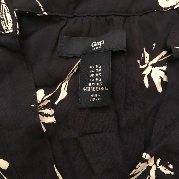 GAP Pop-over Navy Floral Shirt - Picture 3 of 3